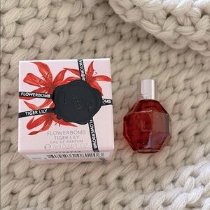 New travel size viktor & rolf Flowerbomb tiger lily sample